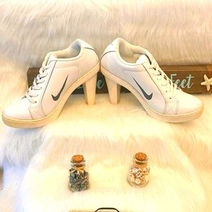 NIKE SWOOSH 👠'S "9.5"